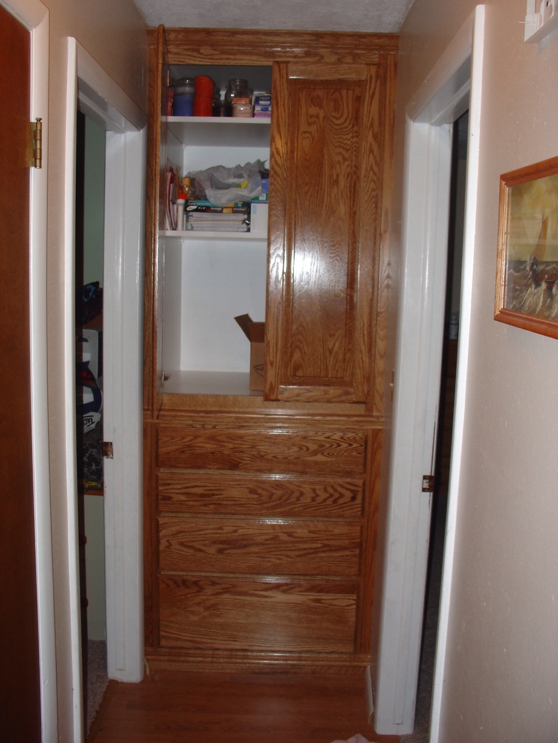 ../use_images/2010/Hall_cabinet.jpg