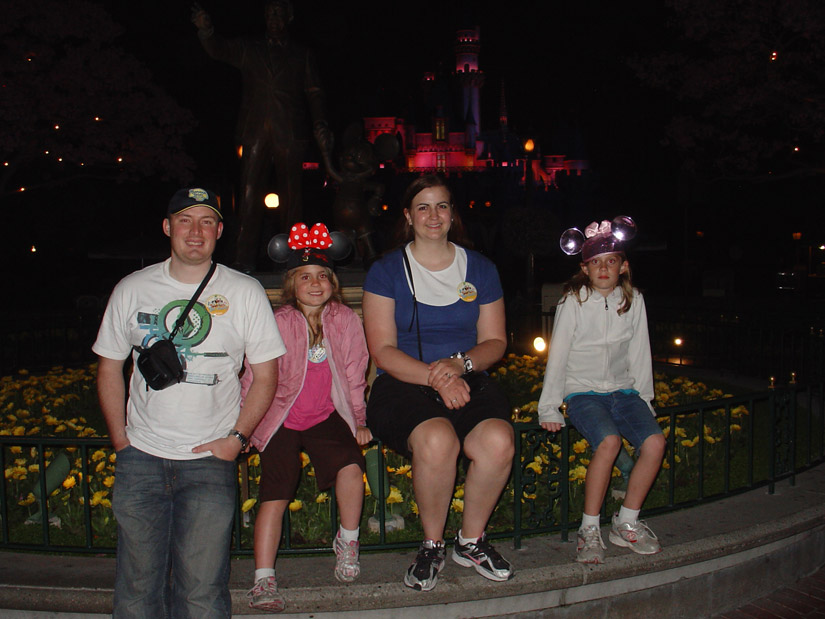 ../use_images/2010_vacation/Disneylandatnight.jpg