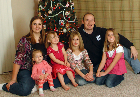 ../use_images/family_photos/2009_family.jpg