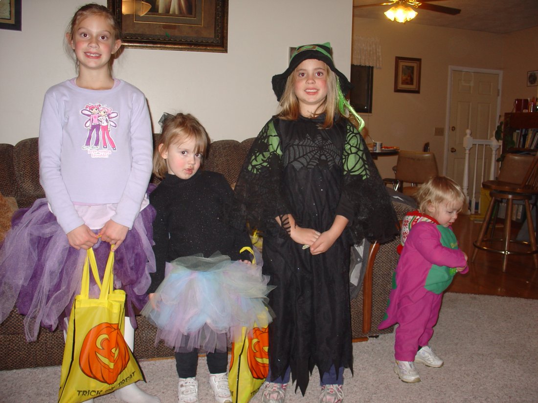 ../use_images/kids_2009/halloween_costumes.JPG