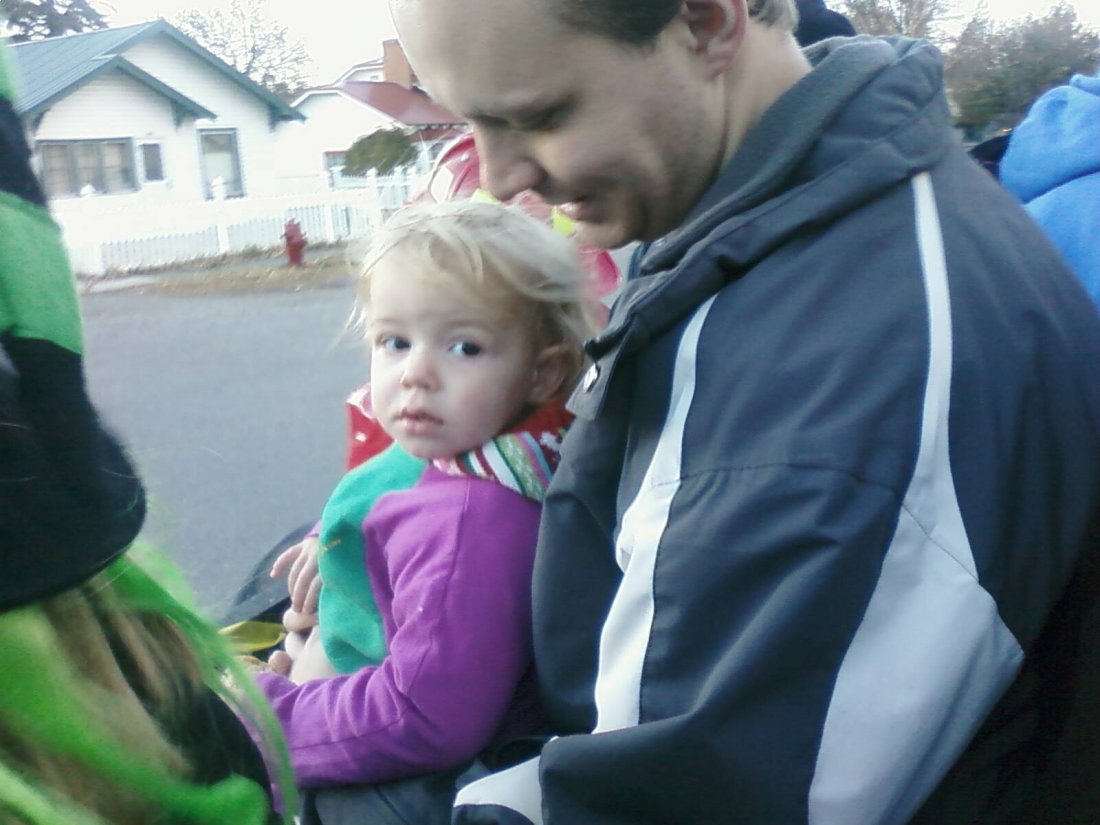 ../use_images/kids_2009/hayride_clara.jpg