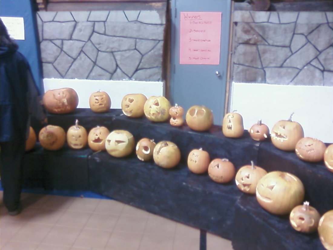 ../use_images/kids_2009/pumpkin_contest.jpg