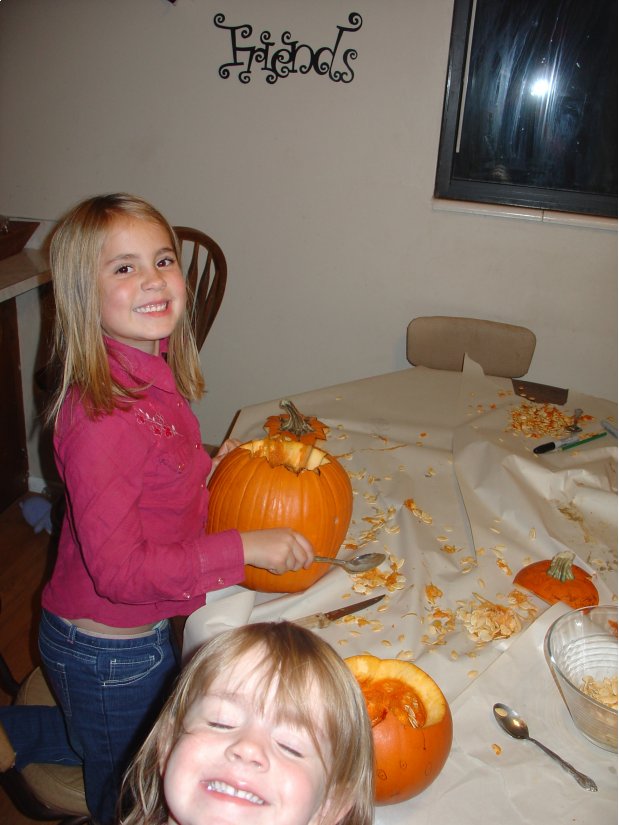 ../use_images/kids_2009/pumpkins_tric_vi.JPG